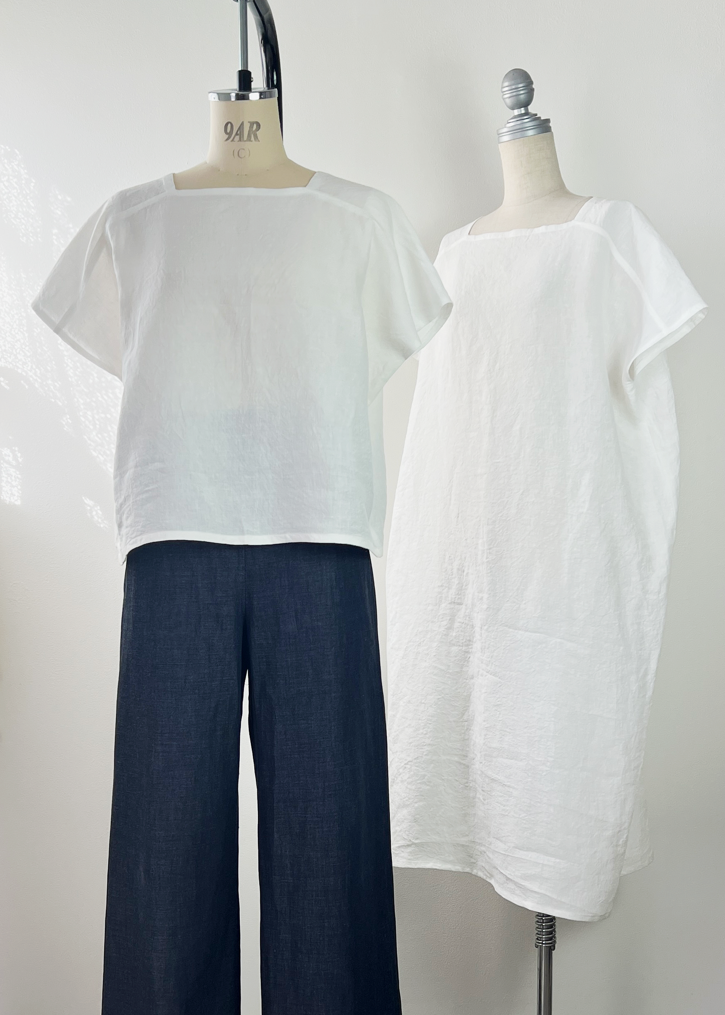 [はじめてセット・７点」型紙･テキスト･基礎図鑑･フル動画･情報記載の表紙･刺繍ロゴタグ･クリアファイル（プルオーバー&ワンピース４in1スッキリ&ゆったりが作れます。）